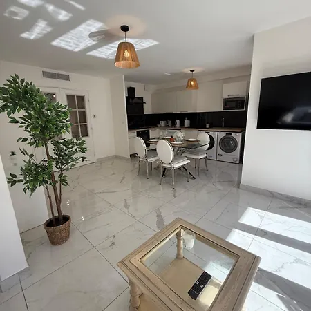 Magnifique 3 Pieces A 100m De La *